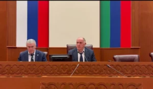 Абдулмуслим Абдулмуслимов проводит расширенное совещание в правительстве Дагестана