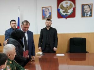 Мать двух погибших участников СВО получила ордена Мужества в Хивском районе