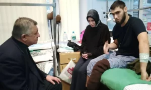 Раненого в СВО дагестанца в госпитале Петербурга посетили земляки