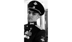 Глава правительства Дагестана почтил память земляка-героя