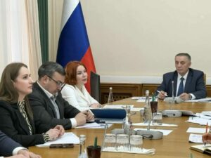 Более 900 детей-сирот вернули в семьи в Дагестане