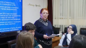 300 дагестанских школьников обсудили Крымскую весну с лекторами «Знания»