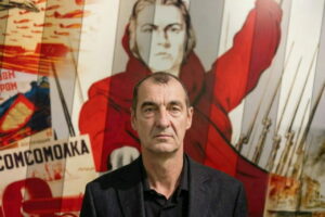Сменил указку на пулемёт