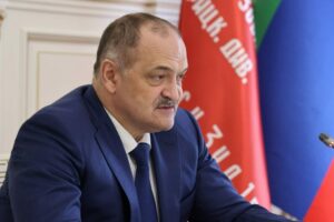 Чиновников в Дагестане обязали сверяться с народом в борьбе с коррупцией