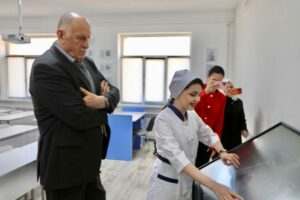 Абдулмуслим Абдулмуслимов оценил подготовку стоматологов в частном университете Махачкалы