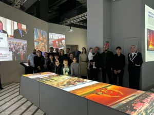 Елена Павлюченко с семьями участников СВО посетила выставку