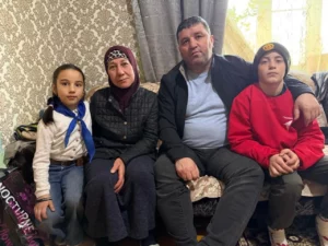 Глава Бежтинского участка поздравил матерей участников СВО с 8 марта