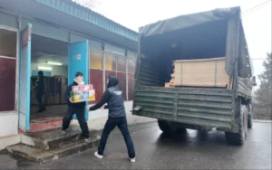 Бойцам в зоне СВО доставили стройматериалы и 3,5 тонны продуктов от дагестанцев