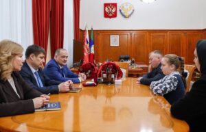Сергей Меликов вручил медаль семье погибшего бойца Арсена Султанбекова