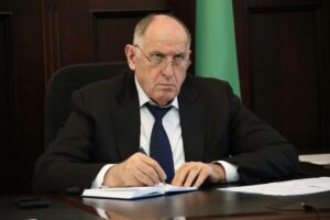 Абдулмуслимов обсудил развитие экспорта АПК с вице-премьером РФ