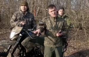 Командир роты Магомед Ибрагимов поздравил гумбетовцев с Ураза-байрам с передовой