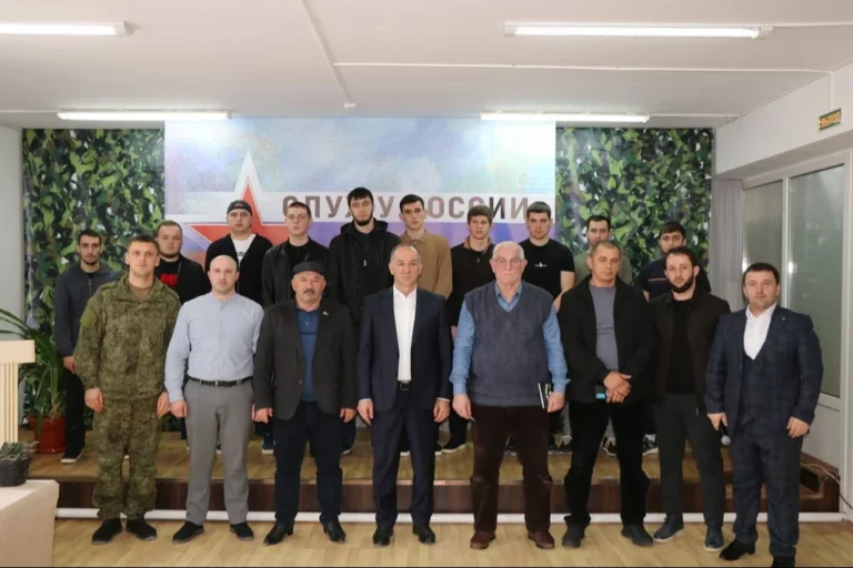 В Казбековском районе состоялась торжественная отправка призывников в ряды ВС РФ