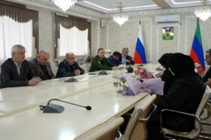 Семье Расула Сайпулаева вручили орден Мужества