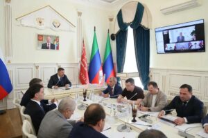 Врио главы и замминистра обсудили развитие Каспийского кластера в Дагестане