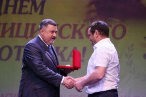 12 медиков Дагестана удостоены почётных званий
