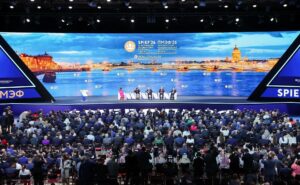 Фёдор Щукин обсудил проекты в сфере логистики и образования на ПМЭФ-2026