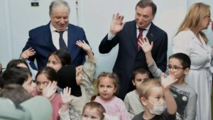 Спикер парламента Дагестана вручил подарки детям в онкогематологии