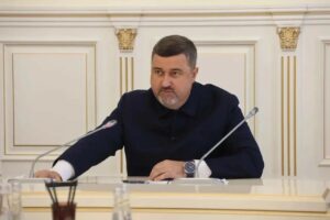 Фёдор Щукин обсудил кадровые решения и проблемы ЖКХ на совещании