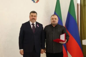 Фёдор Щукин вручил звание заслуженного артиста Дагестана Нурбаганду Идрисову