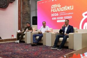 Замруководителя Росмолодёжи и врио вице-премьера обсудили с молодёжью гранты и нацпроекты