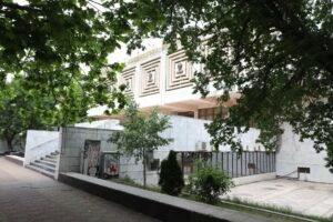 Зарема Бутаева посетила обновлённую Национальную библиотеку Дагестана